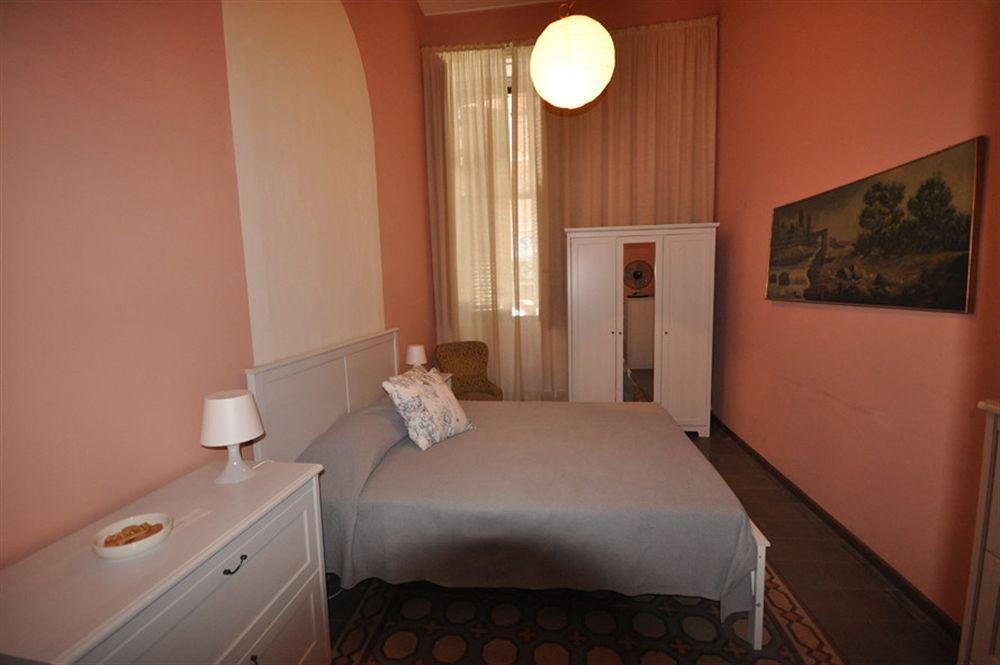 A Casa Di Laura Bed & Breakfast คาตาเนีย ภายนอก รูปภาพ