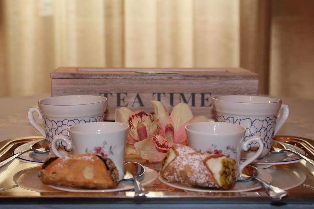 A Casa Di Laura Bed & Breakfast คาตาเนีย ภายนอก รูปภาพ