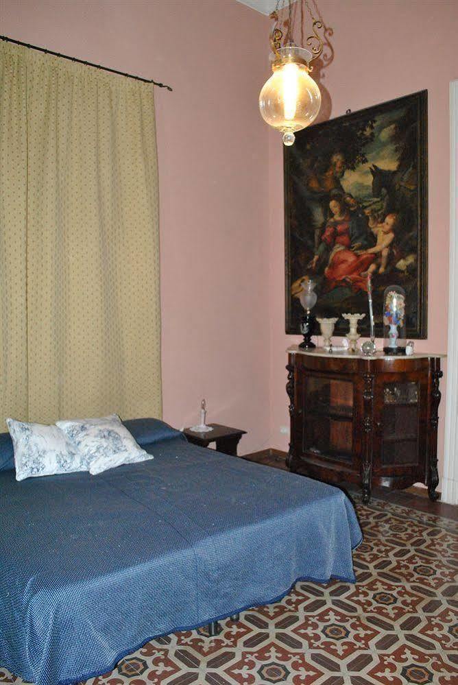 A Casa Di Laura Bed & Breakfast คาตาเนีย ภายนอก รูปภาพ