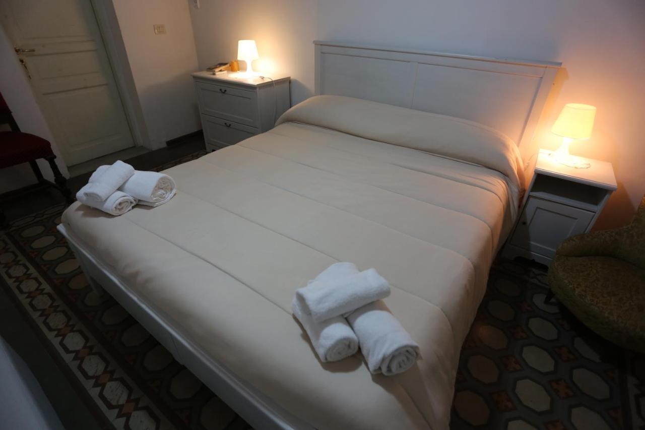 A Casa Di Laura Bed & Breakfast คาตาเนีย ภายนอก รูปภาพ