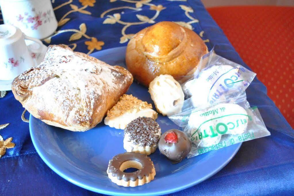 A Casa Di Laura Bed & Breakfast คาตาเนีย ภายนอก รูปภาพ